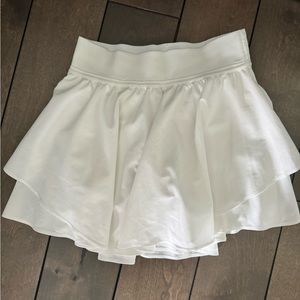 Court Rival Lululemon Skirt White Size 2